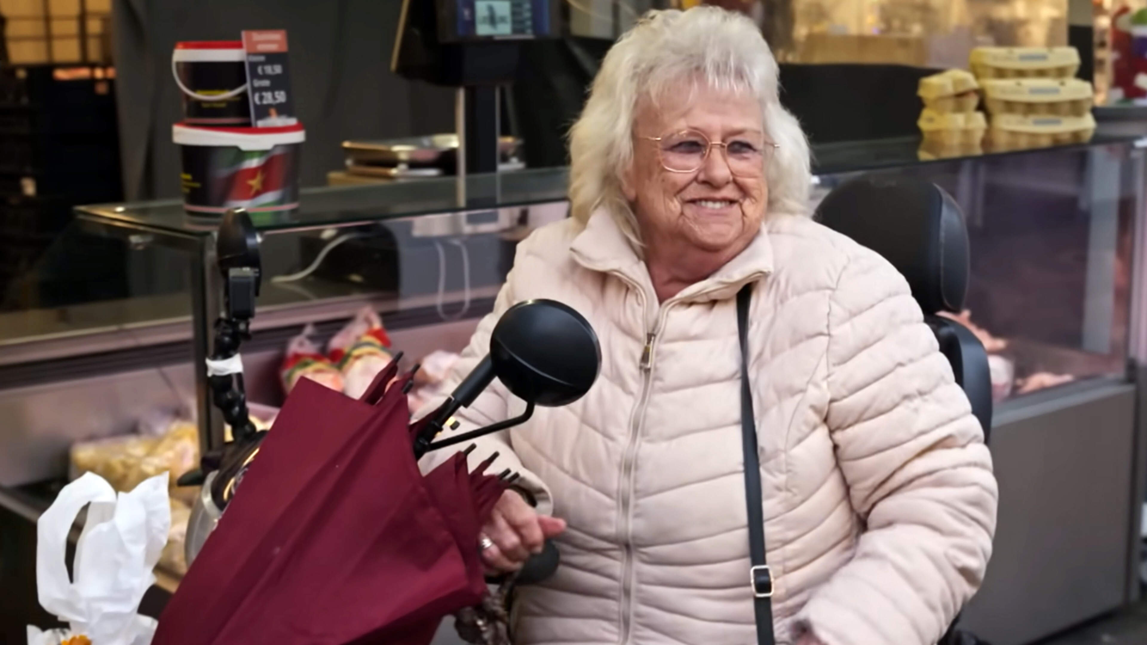 Toiletjuffrouw Joke Walle (78) uit realitysoap ’Oh oh Den Haag’ kende een zwaar leven: ’Na dat telefoontje stortte mijn wereld in’